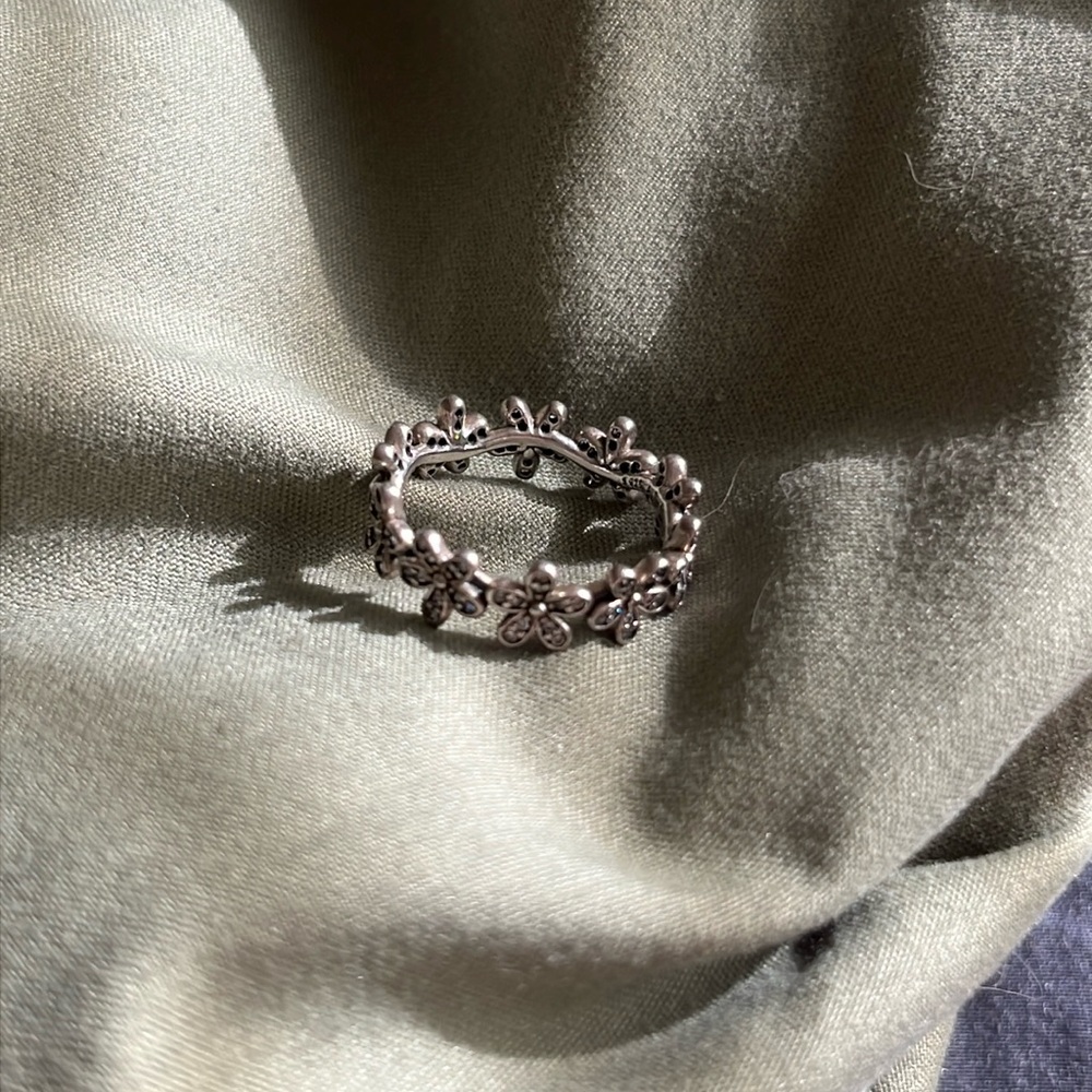pandora daisy ring